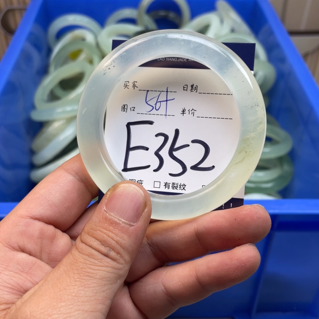 岫玉手镯手镯未镶嵌