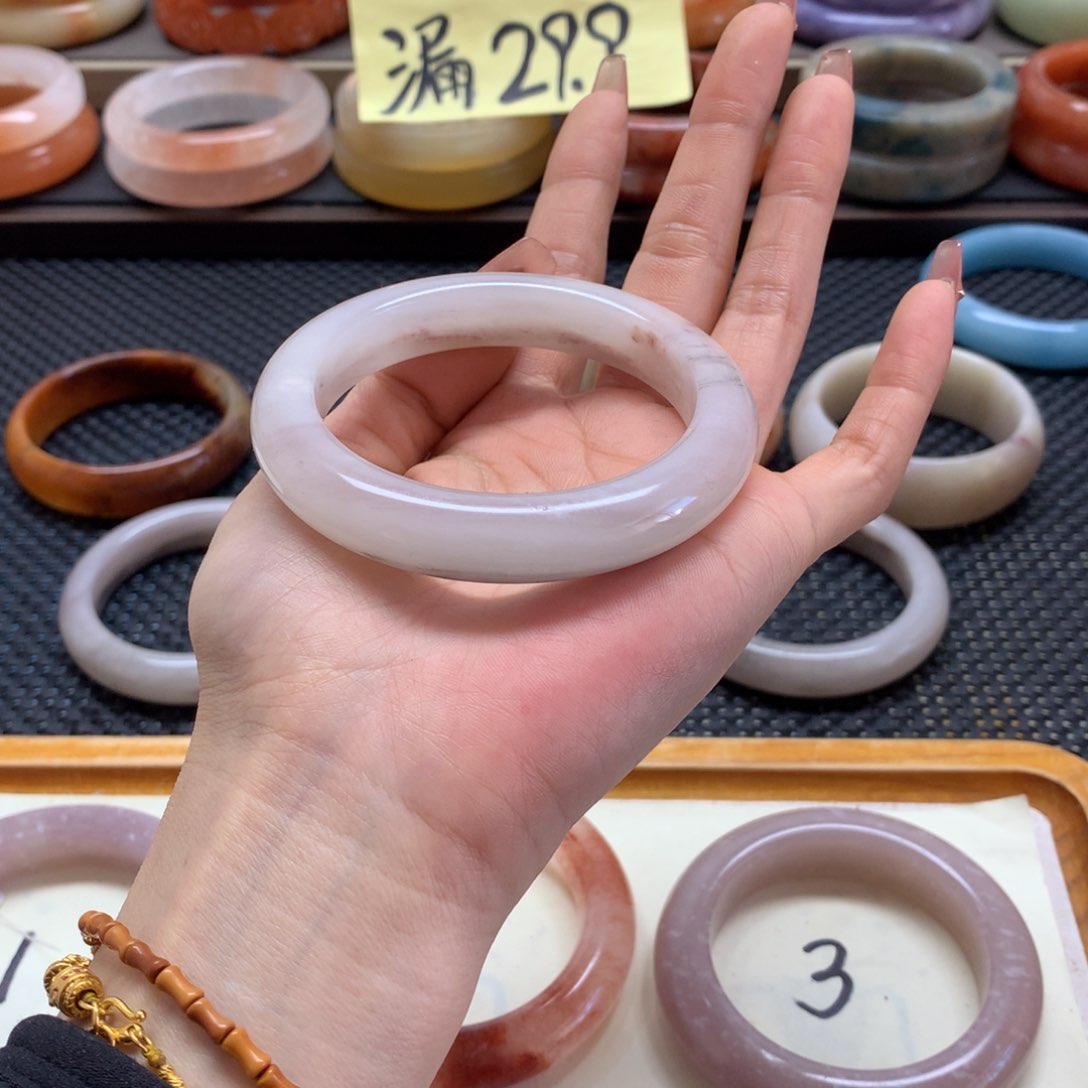 石英质玉手镯未镶嵌君