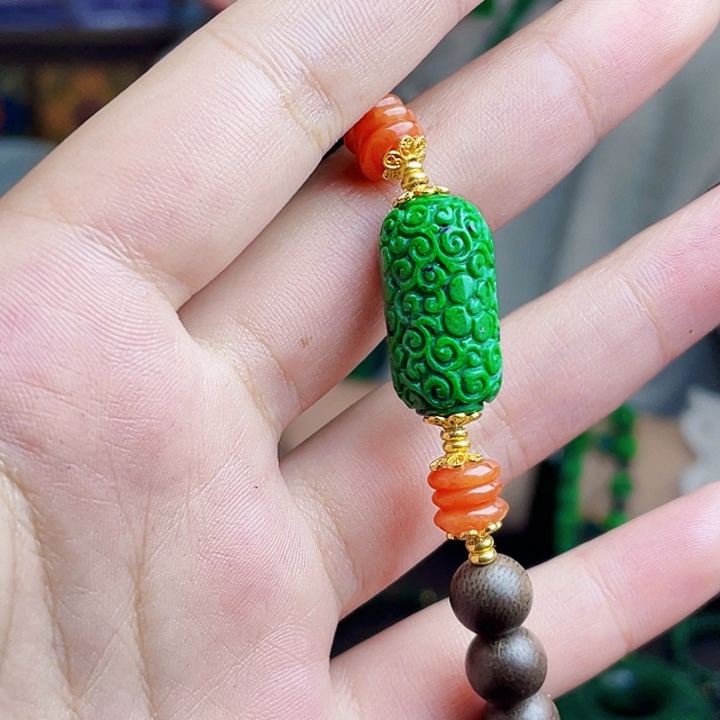 翡翠未镶嵌颈饰多样性