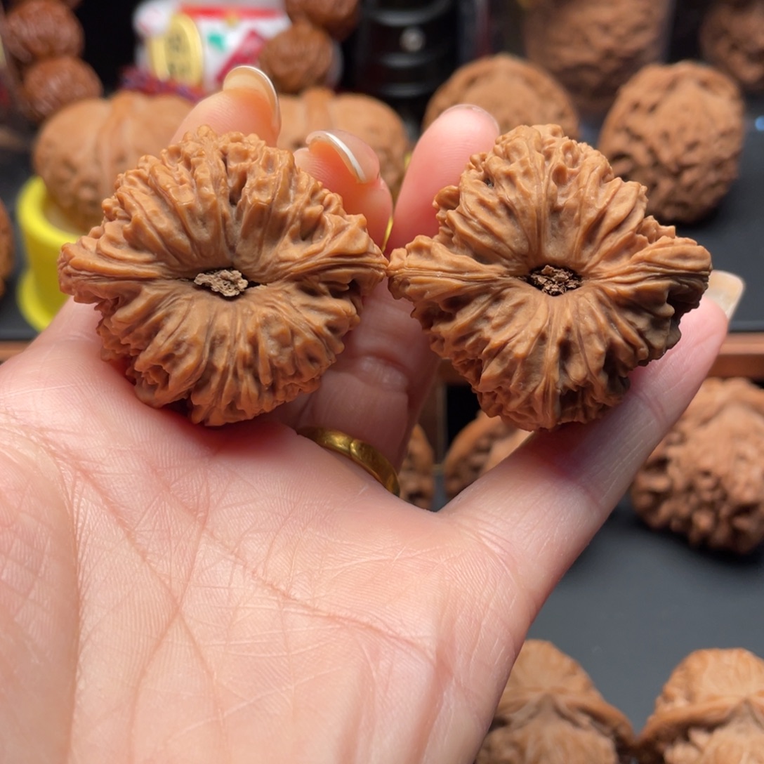 莫***北文玩核桃把件天残脚南疆石