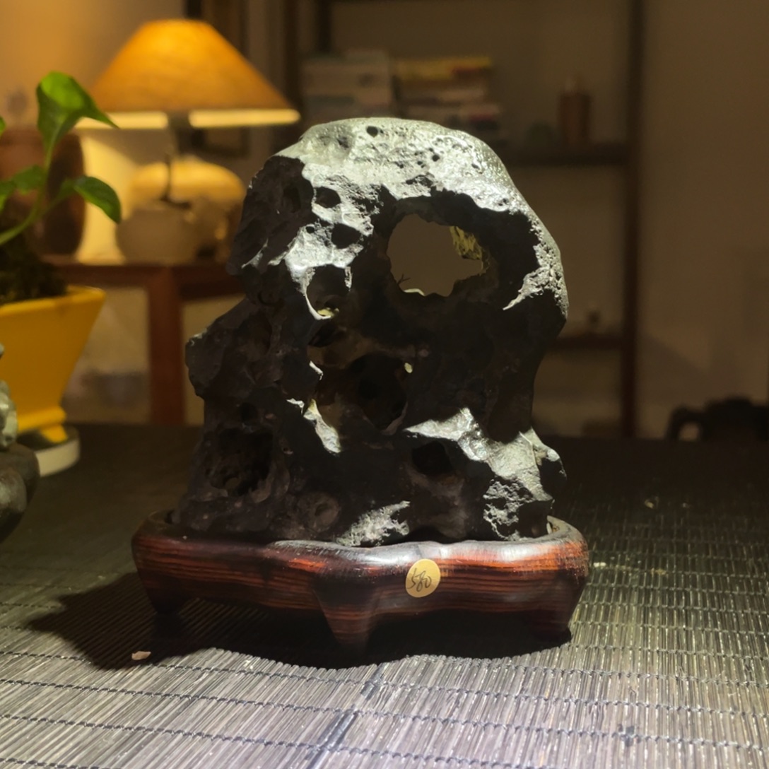 挎***疆木质太湖石随形香炉摆件