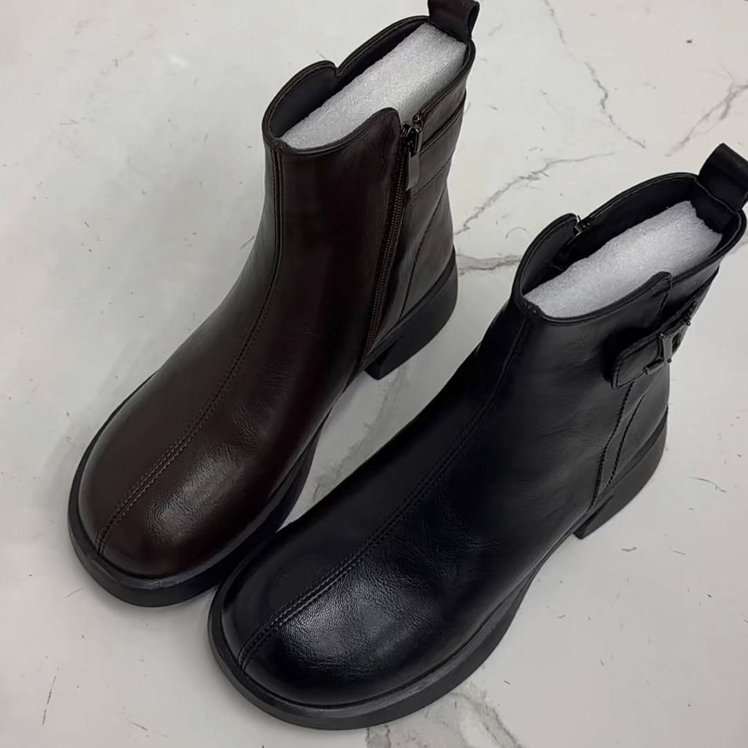 女纯色冬季短筒马丁靴平底粗跟黑色圆头女士