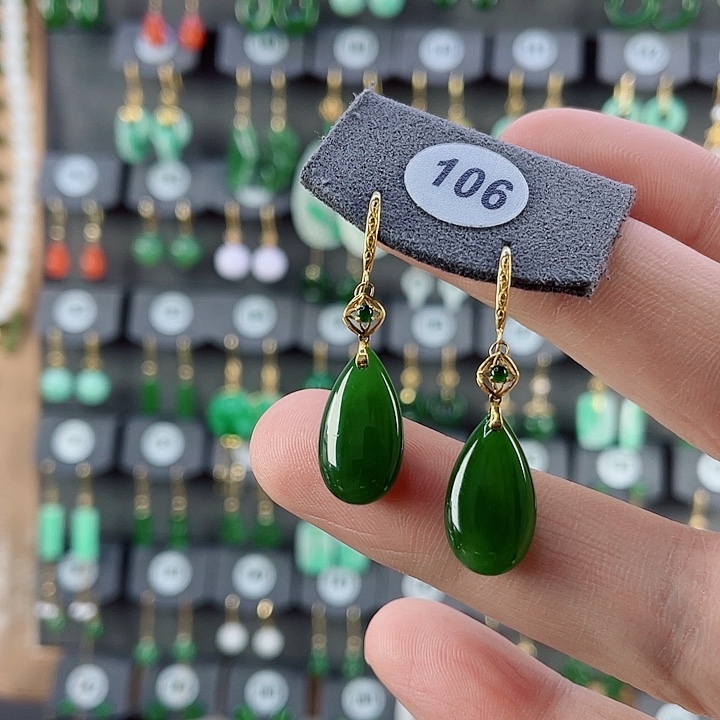 18K金镶嵌和田玉耳饰