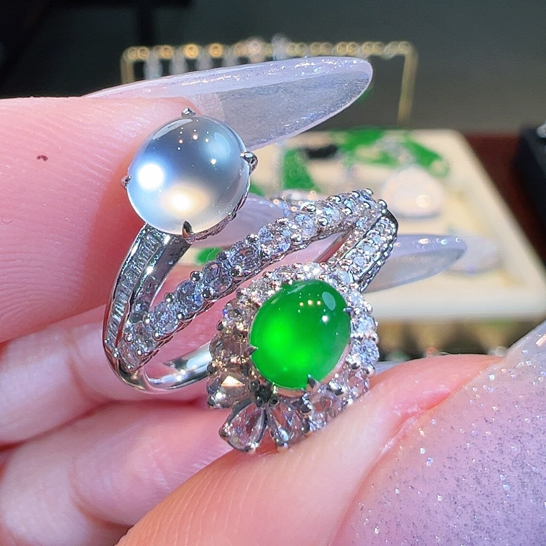 翡翠戒指18K金镶嵌翡翠