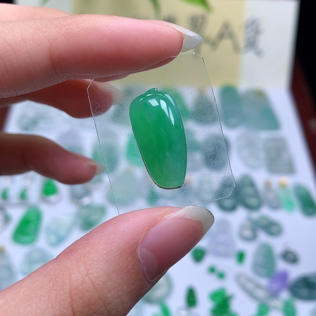 翡翠裸石缅甸天然A货翡翠甜绿福