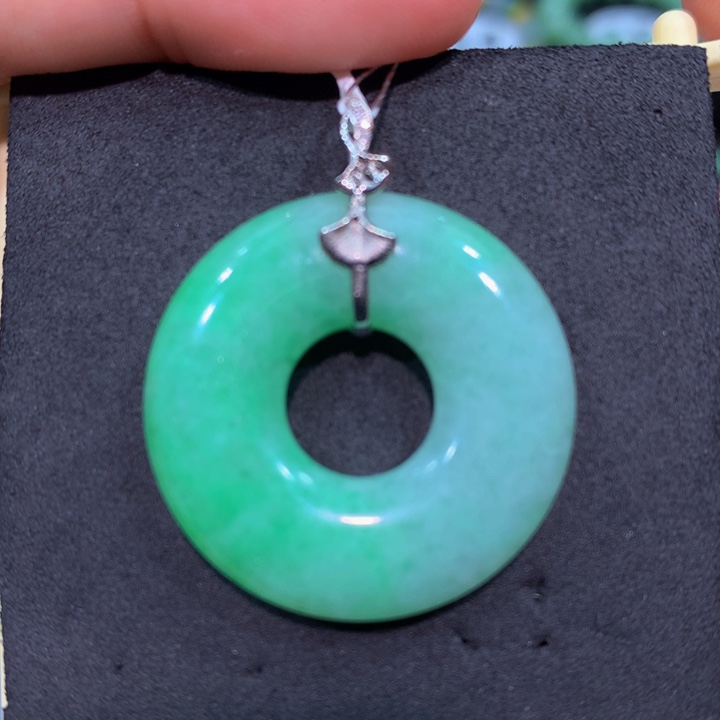 翡翠18K金镶嵌颈饰翡翠