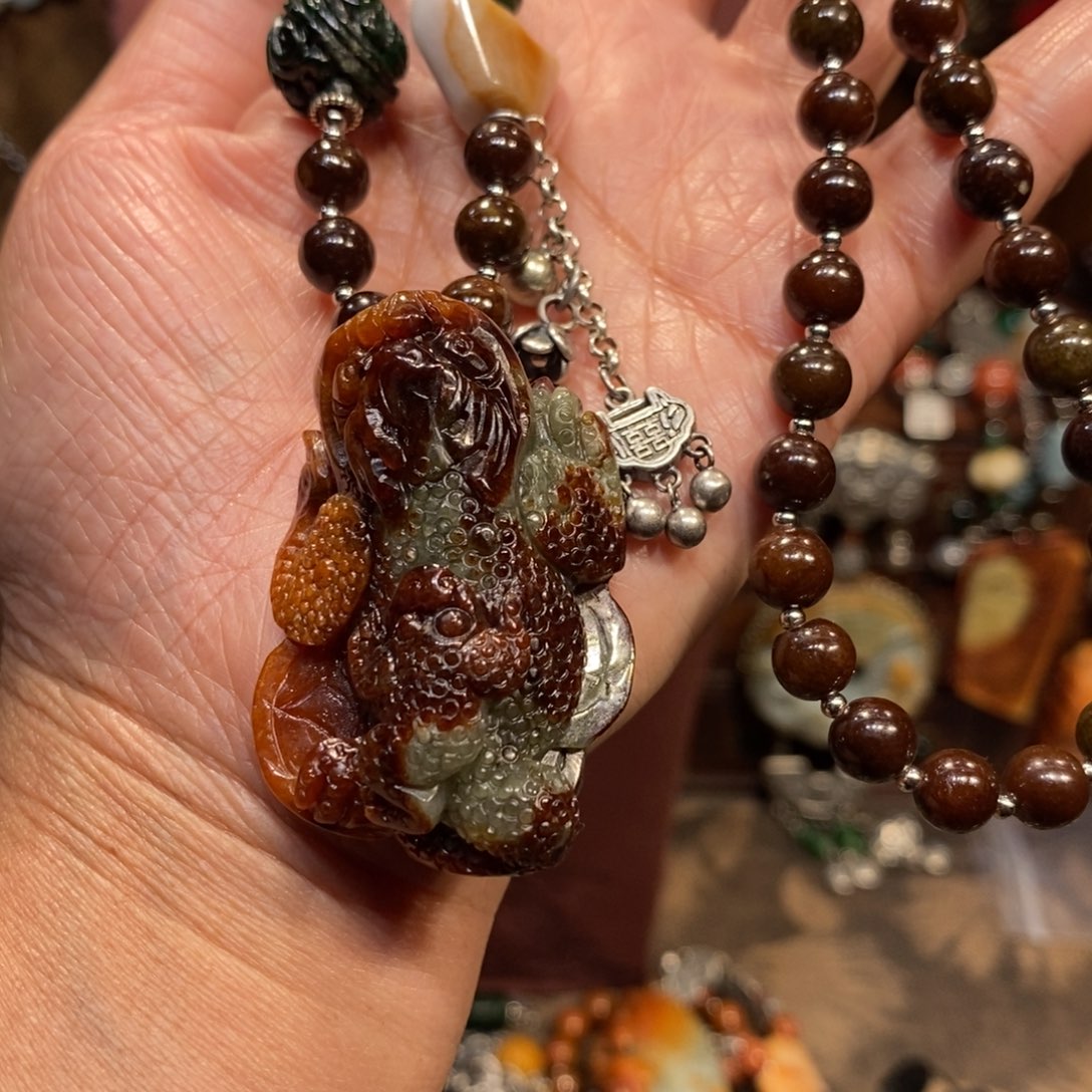 翡翠吊坠(赠链)未镶嵌