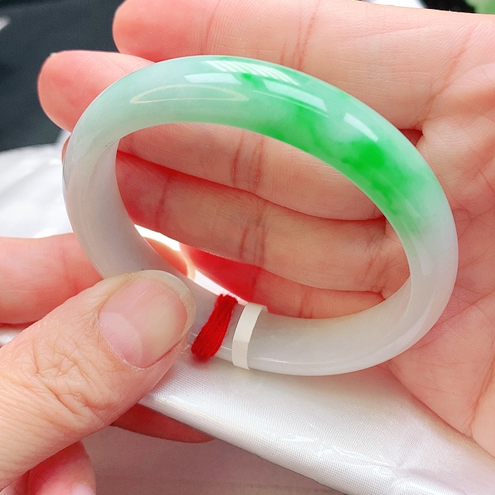 翡翠手镯未镶嵌贵妃54