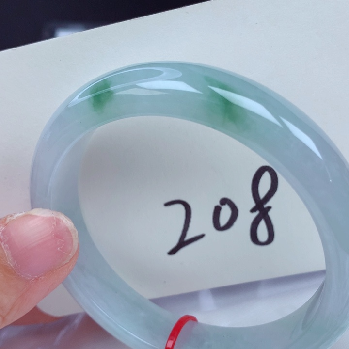 翡翠手镯未镶嵌翡翠