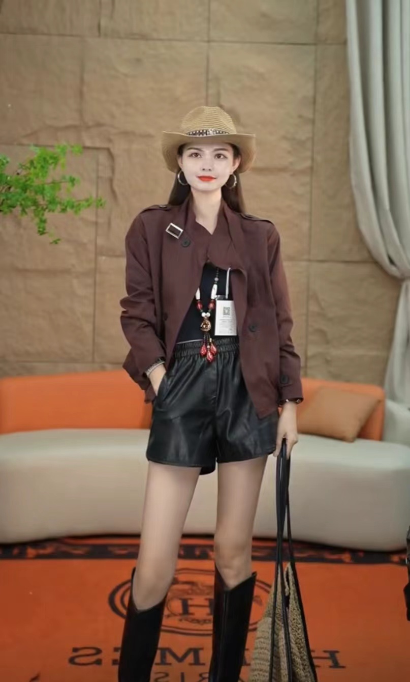 065（安言服饰）百搭女新潮风春季常规立领短外套皮夹克短款女士