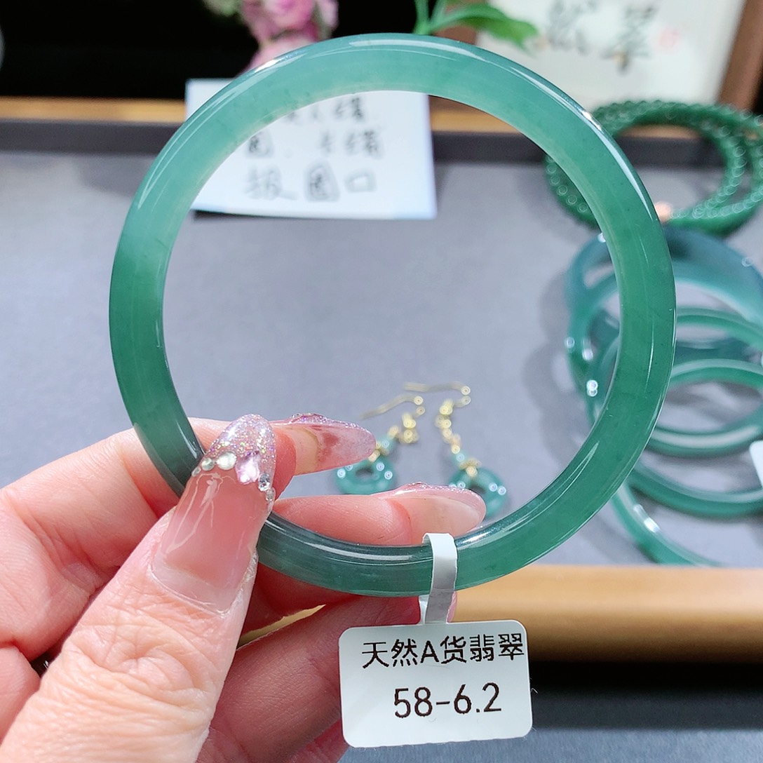 翡翠手镯（圆镯）未镶嵌