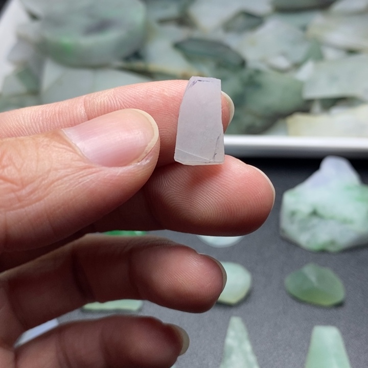 翡翠未镶嵌颈饰翡翠未镶嵌颈饰