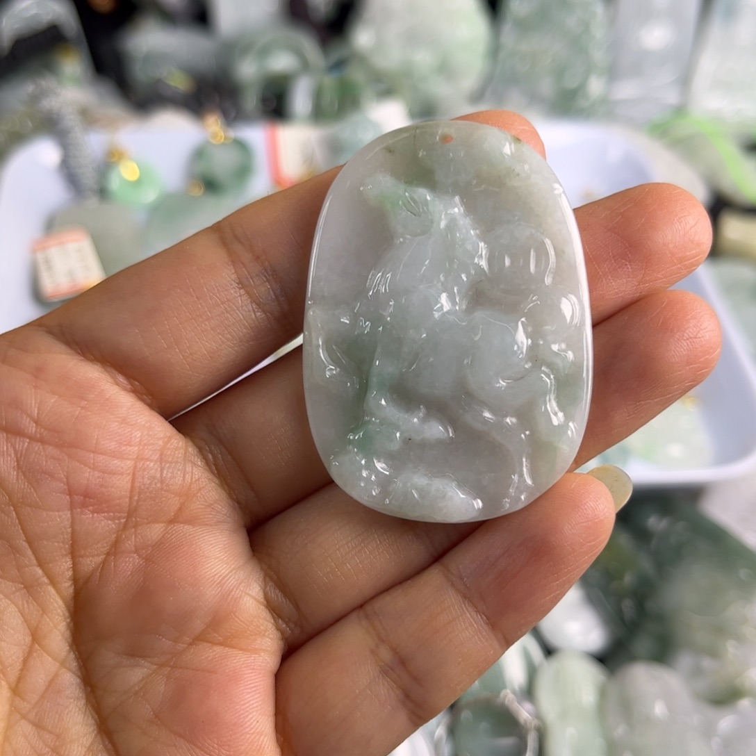 翡翠未镶嵌吊坠(不含链)瑕疵