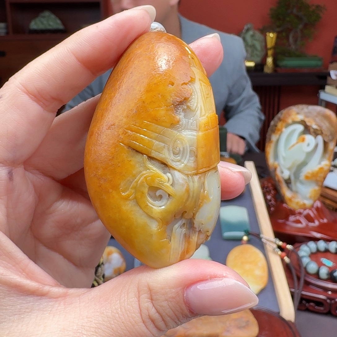 和田玉未镶嵌把件