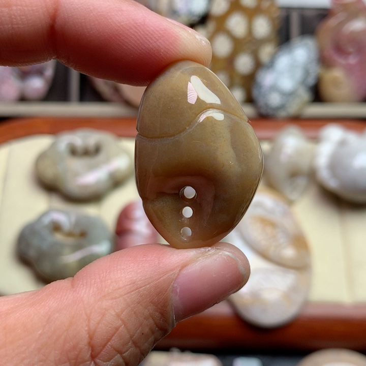 硅化珊瑚（珊瑚玉）颈饰未镶嵌