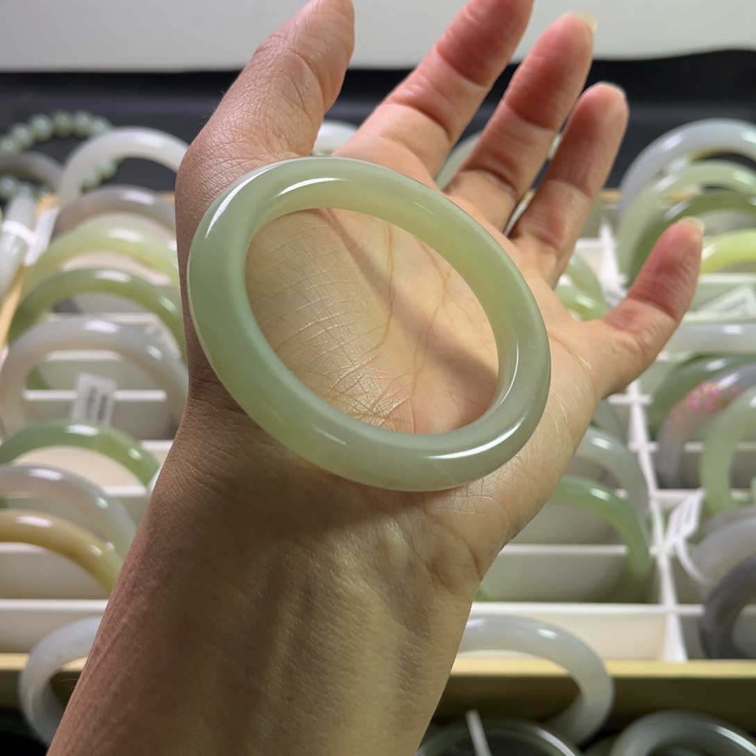 和田玉手镯51.8圈未镶嵌