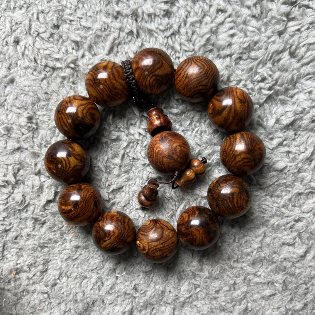 2.0龙肝香水波纹手串