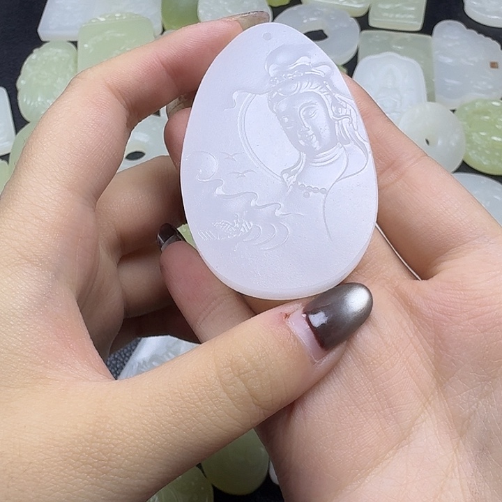 石英质玉未镶嵌颈饰