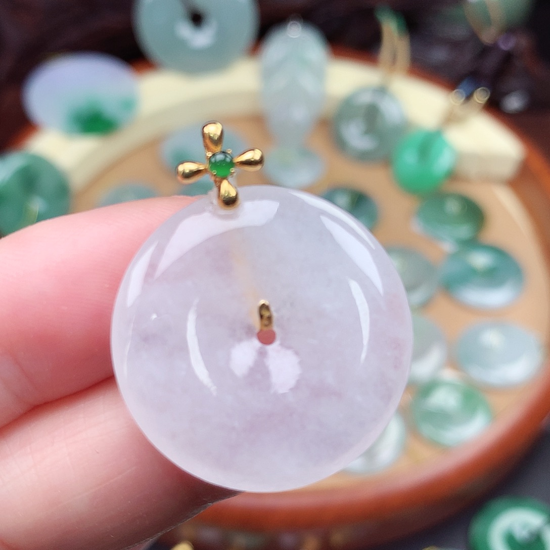 翡翠18K金镶嵌颈饰平安扣