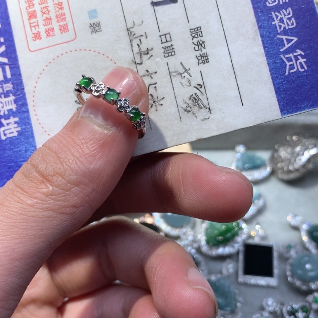 翡翠颈饰未镶嵌翡翠