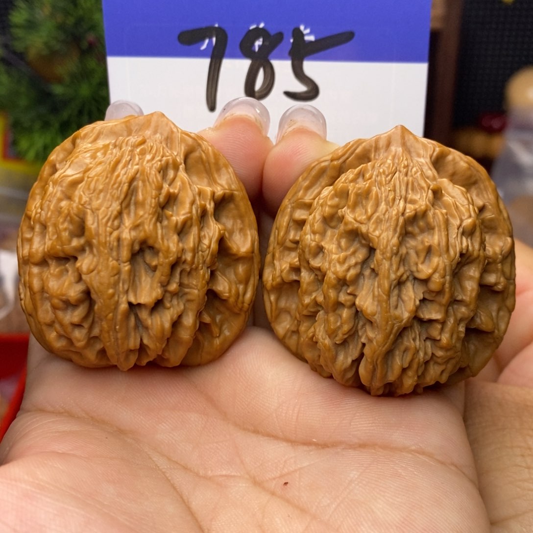 文玩核桃吊坠c**F虎头。全品。边44。