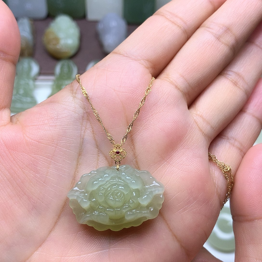 和田玉颈饰18K金镶嵌