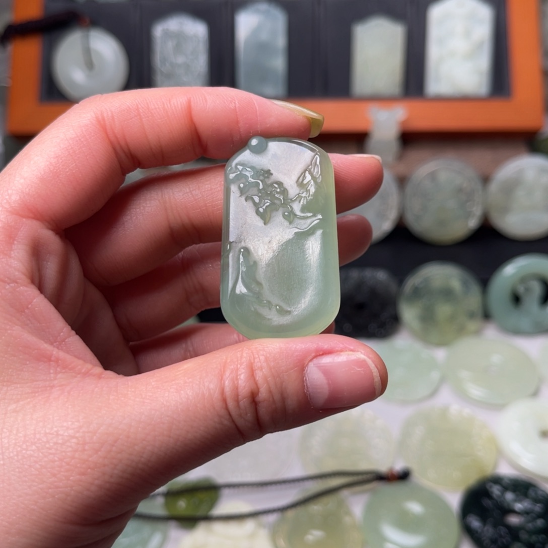 岫玉吊坠(赠链)未镶嵌