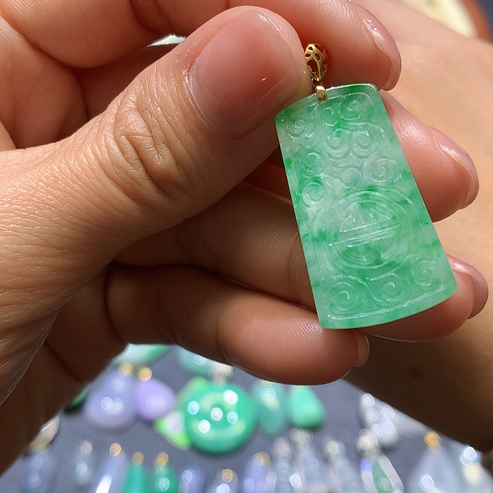 翡翠吊坠(不含链)18K金镶嵌