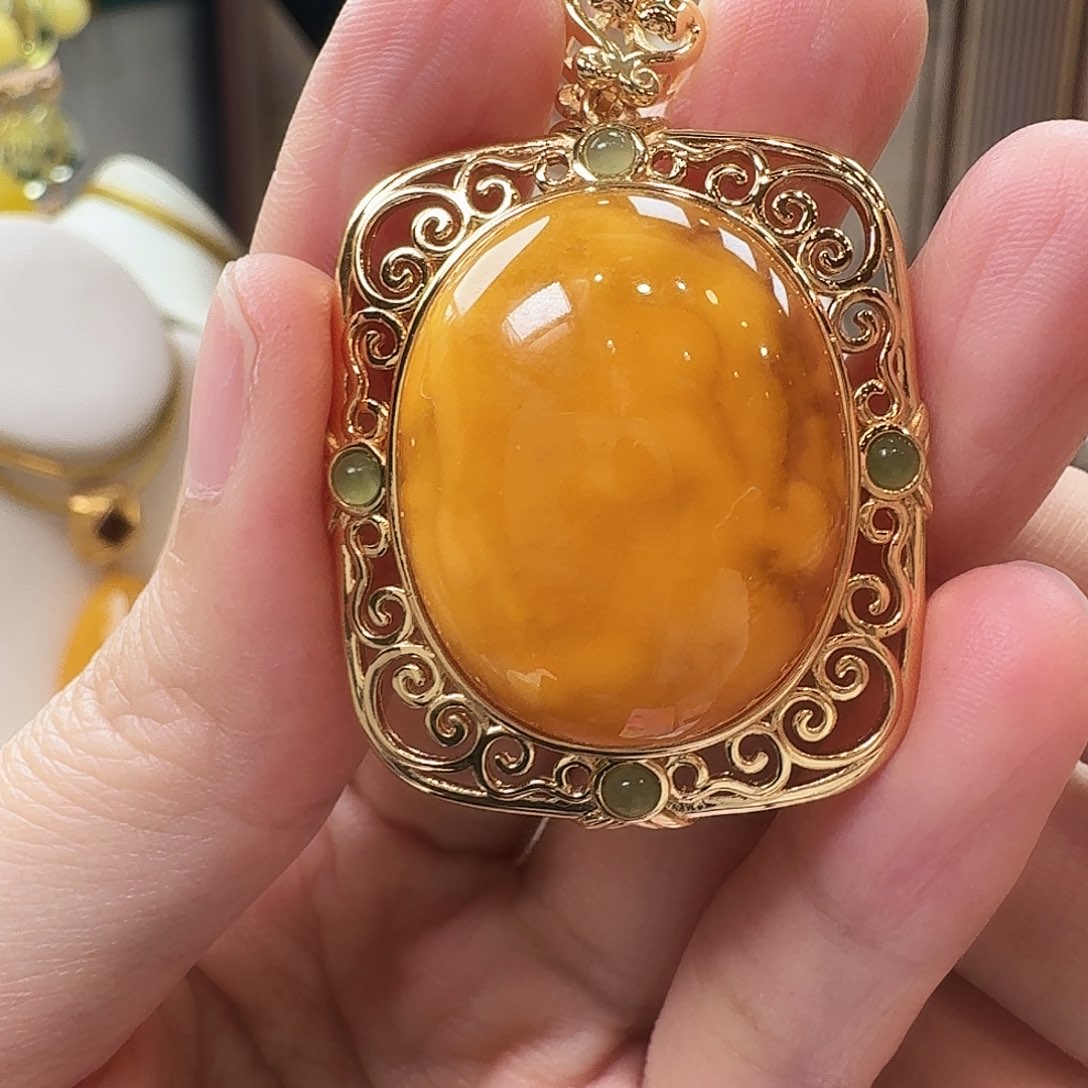 琥珀未镶嵌颈饰吊坠