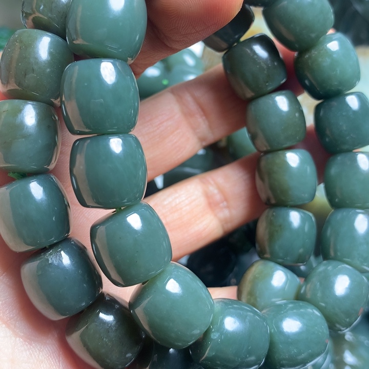 前***生和田玉未镶嵌颈饰