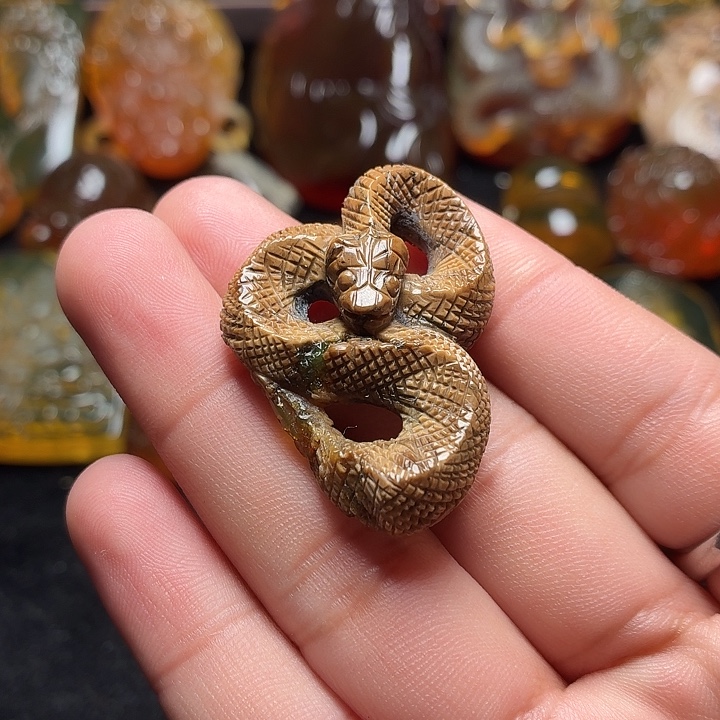 琥珀未镶嵌颈饰86