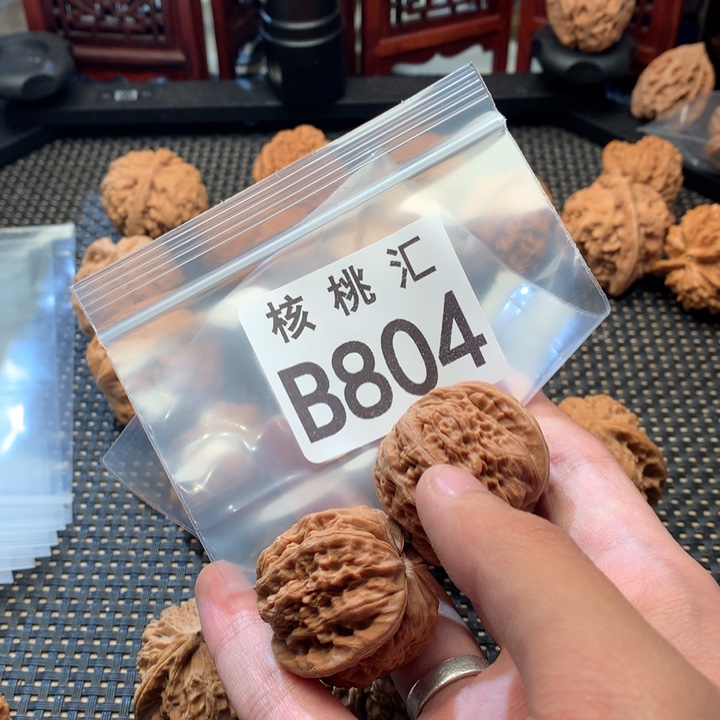 手***8吊坠文玩核桃黑马