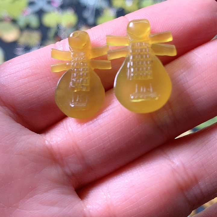 蛇纹石玉耳环未镶嵌