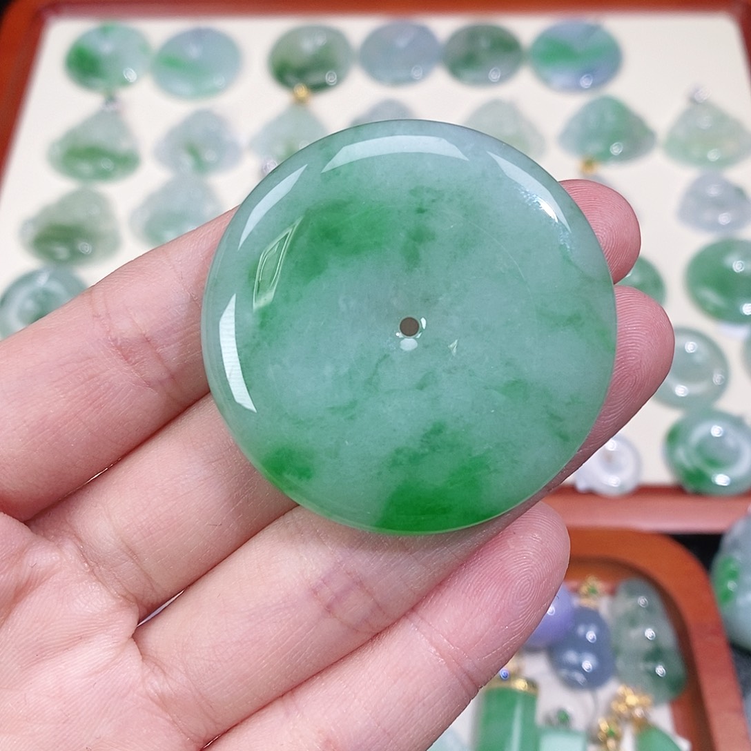翡翠未镶嵌颈饰吊坠