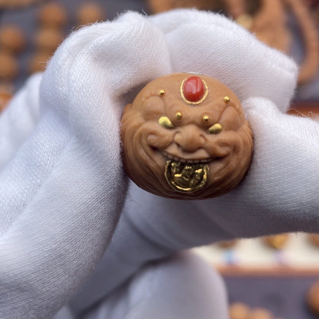 猴头核桃吊坠满工咬钱恶僧