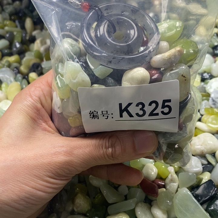 蛇纹石玉鱼缸石未镶嵌