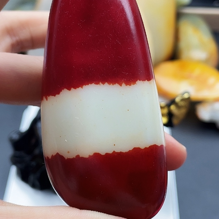 玉红皮白肉手把件一件