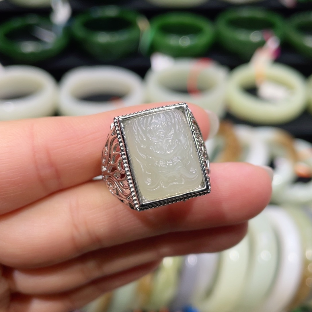 未镶嵌戒指和田玉