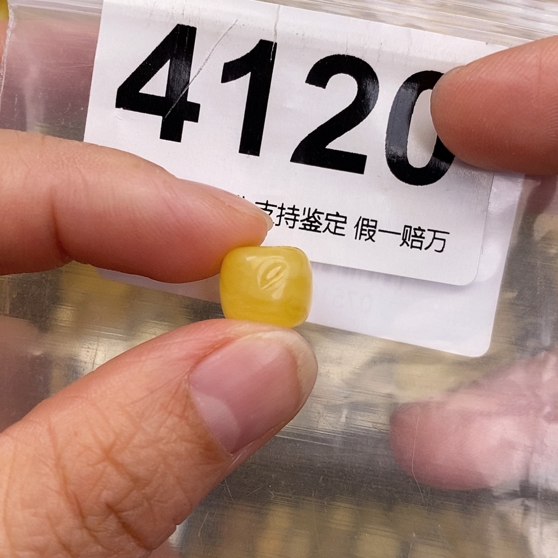 蜜蜡未镶嵌珠宝奇石10.7