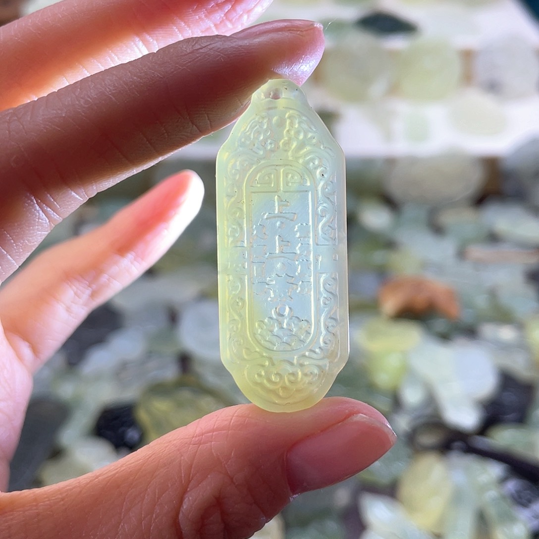 蛇纹石玉颈饰未镶嵌