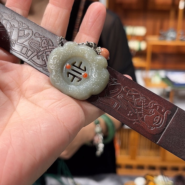 颈饰未镶嵌和田玉（糖玉）