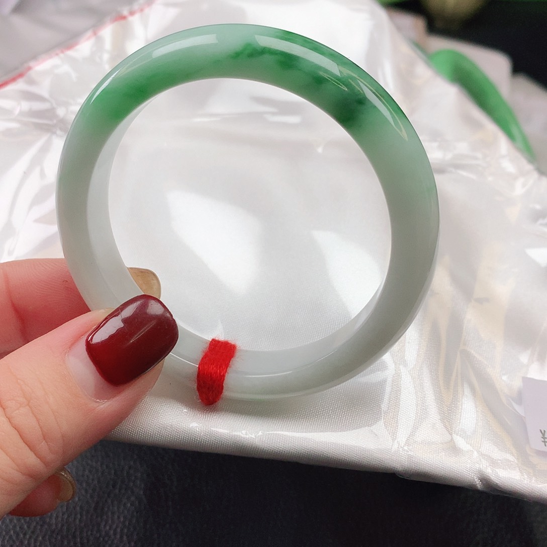翡翠手镯未镶嵌正圈882499