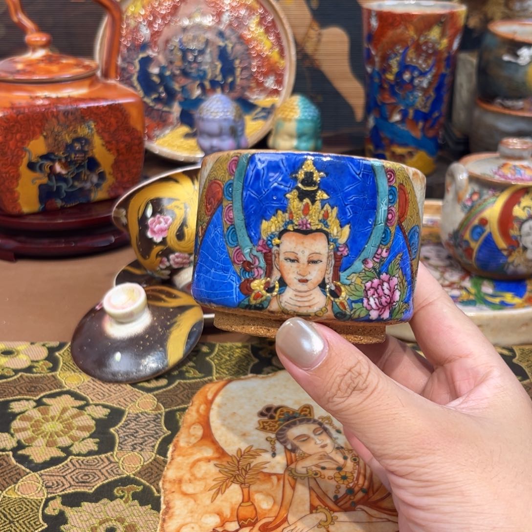 手工手绘四臂观音茶杯