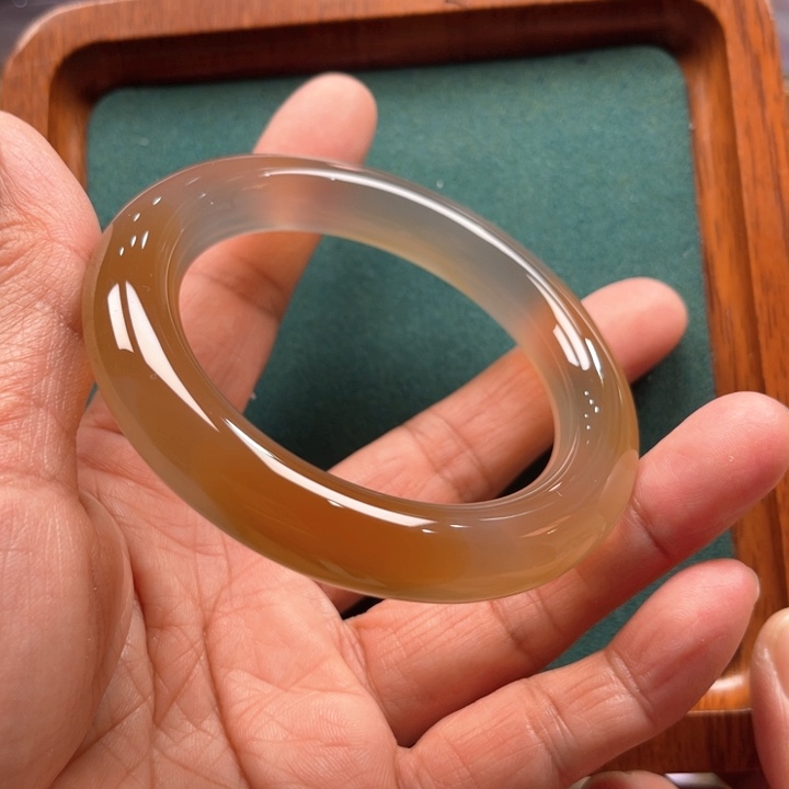 玛瑙/玉髓手镯未镶嵌