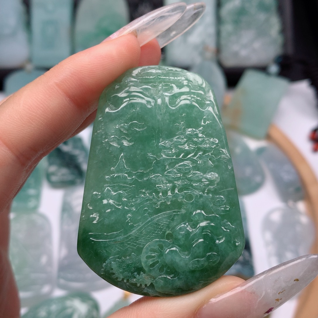 【闪购商品】翡翠颈饰未镶嵌山水