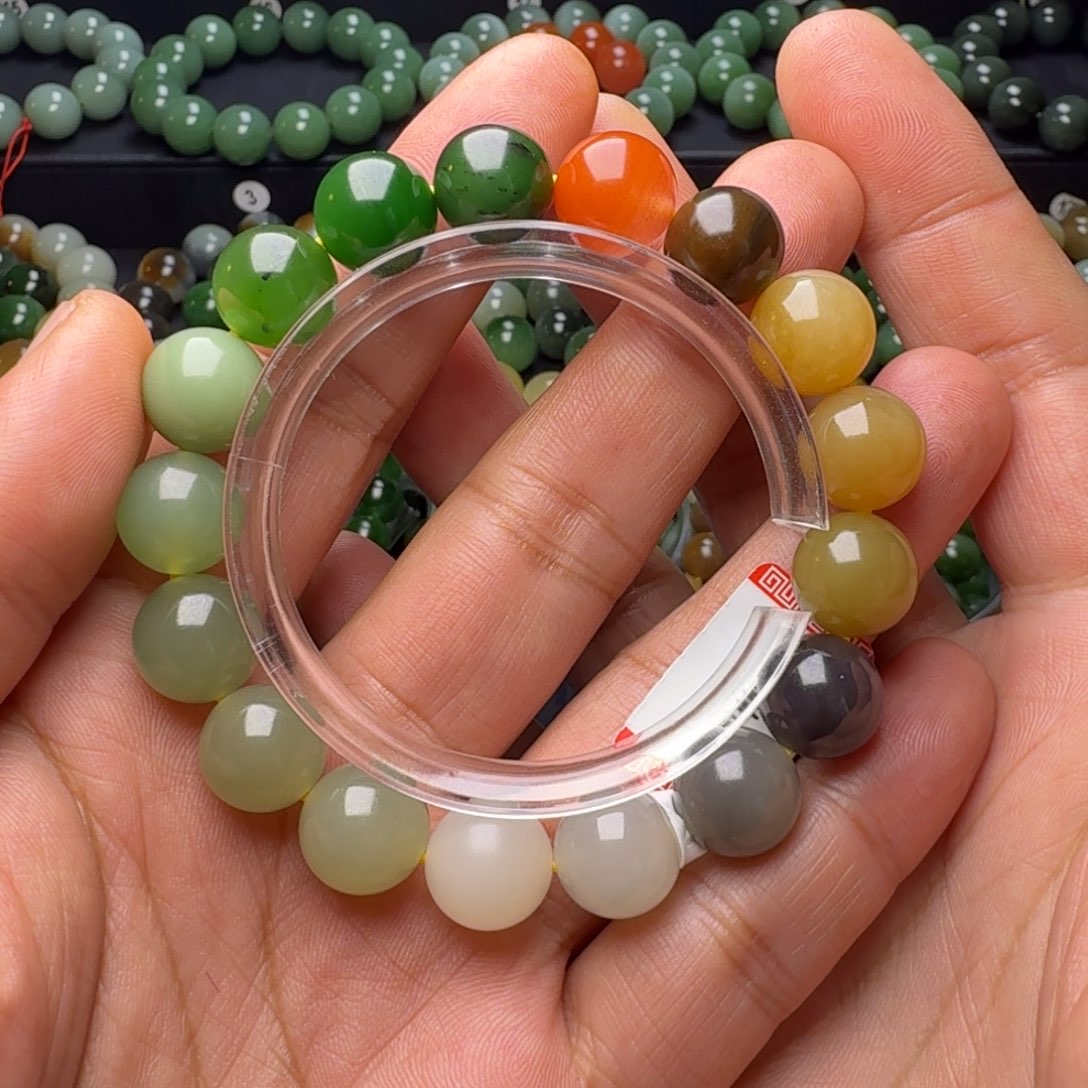 黑***队和田玉未镶嵌手串