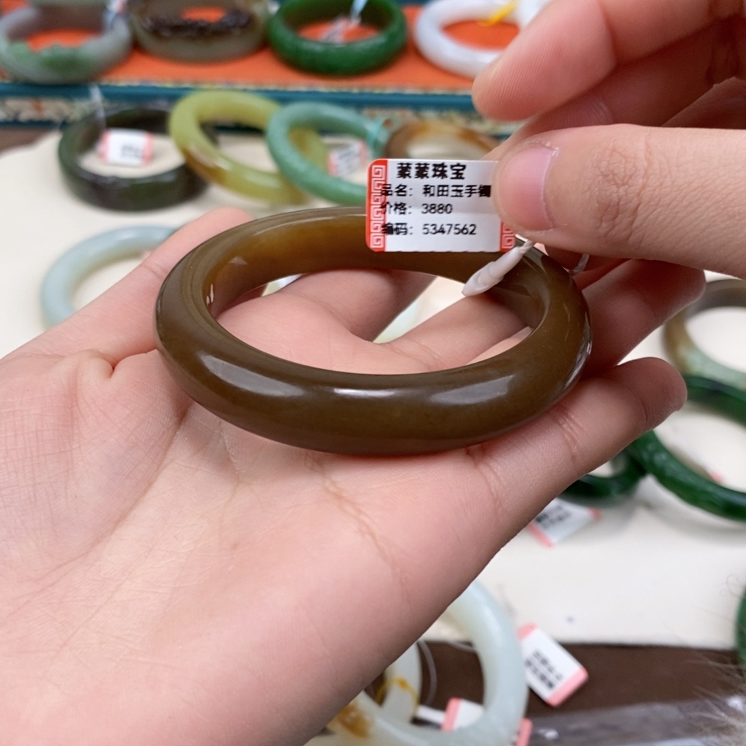 w***w和田玉未镶嵌手镯