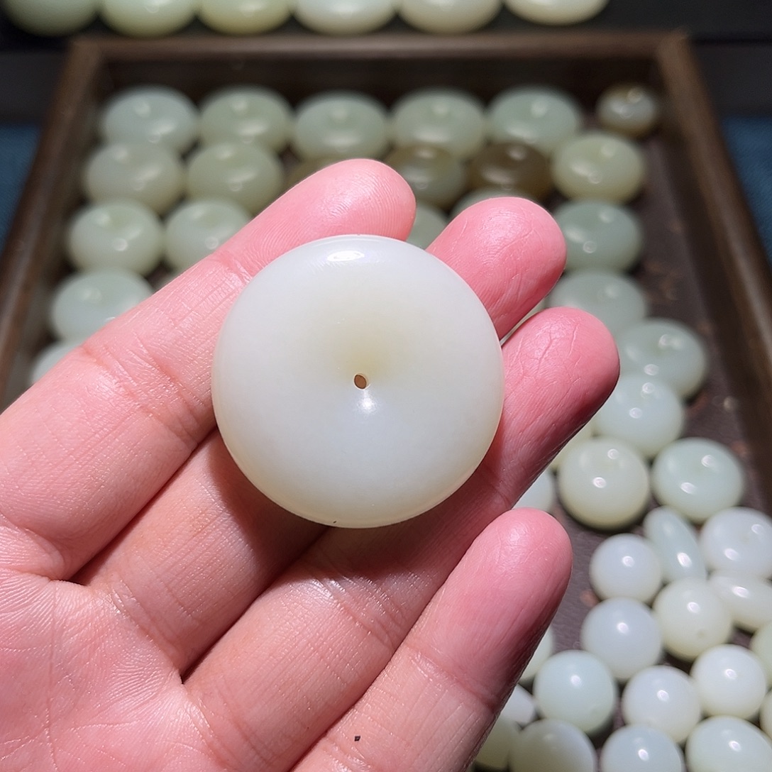秃***皮和田玉未镶嵌颈饰