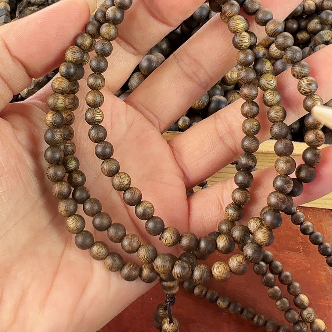 沉香碎屑沉香卡5圆珠多圈乌身老料