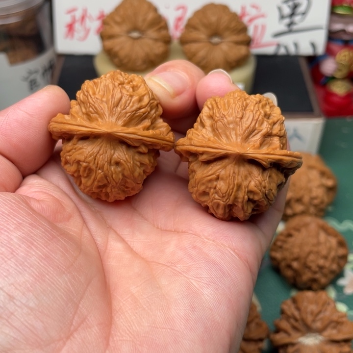 【闪购商品】文玩核桃吊坠37梨木台